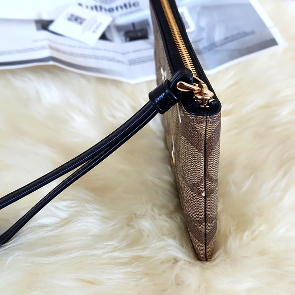 Adorable NWOT Coach Bumblebee Signature Corner Zip Wristlet 🤎🐝🖤 - Picture 5 of 15